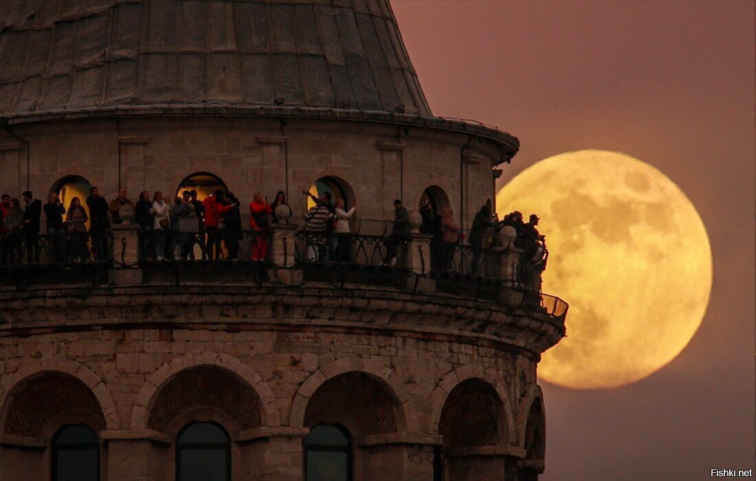 Полнолуние в Стамбуле