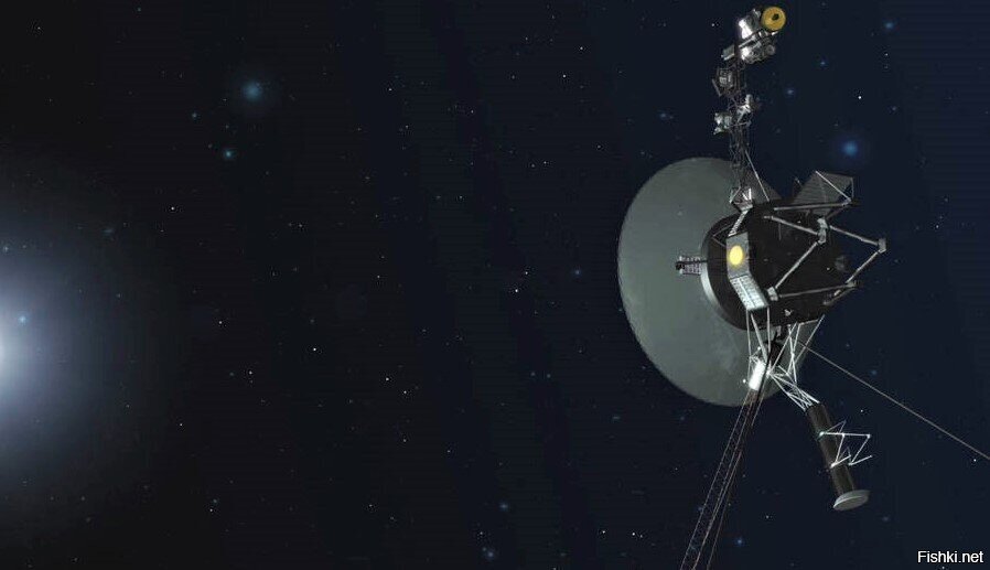Американский спутник "Вояджер-1" вот уже 45 лет летит и передает информацию, ...