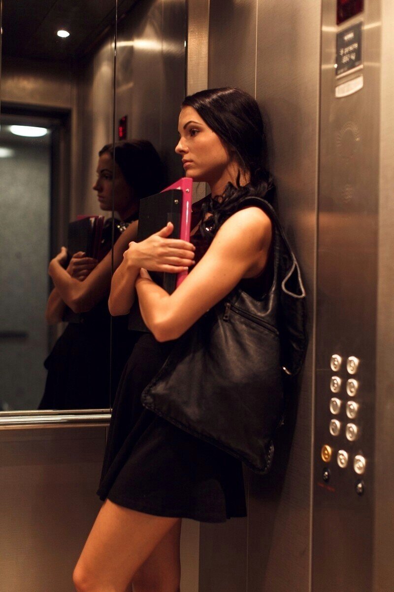 В лифте