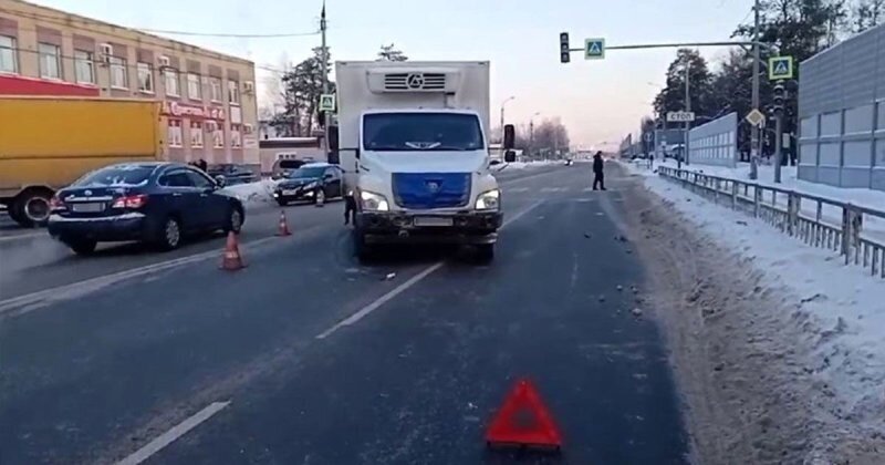 В Дзержинске грузовик сбил двух пешеходов