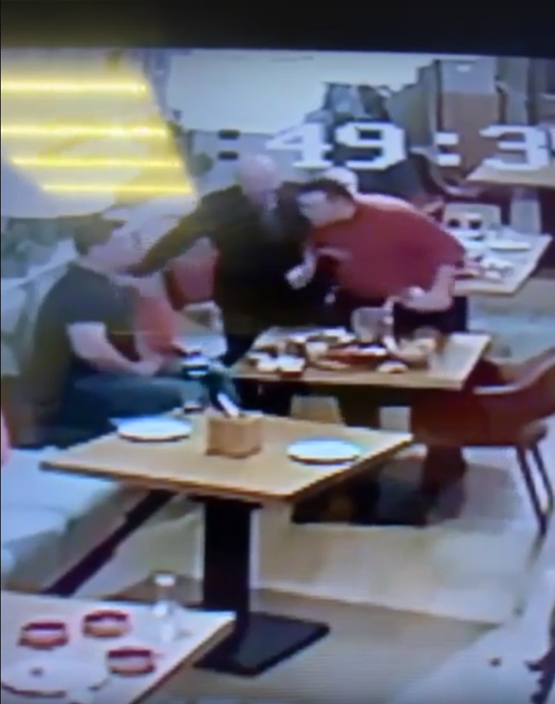 Кошмар в астраханском кафе: мужчина стаканом повредил артерию посетителю за соседним столиком