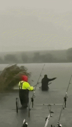 Плохая погода рыбакам не помеха