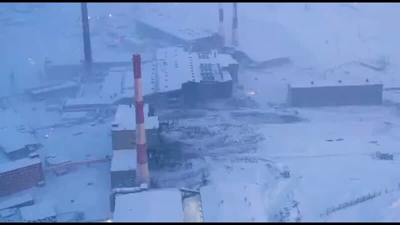 видео взрыва дымовой трубы на Никелевом заводе в Норильске