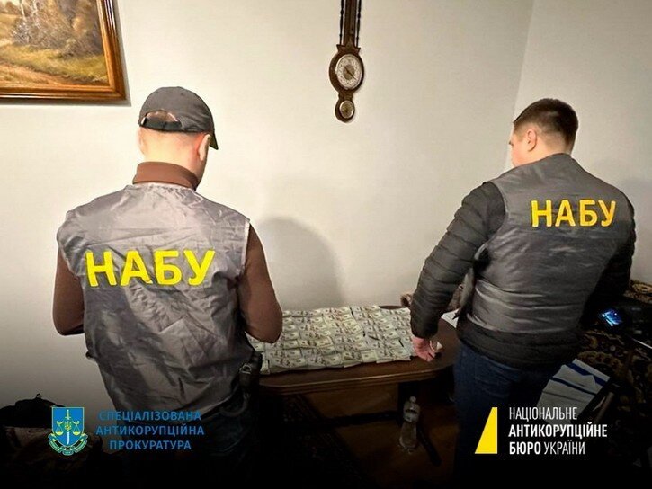 Погорел на взятке крупный украинский чиновник. Изменит ли это дела на фронте?