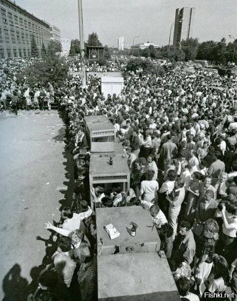 Очередь в МММ в Mocкве, 1990-e