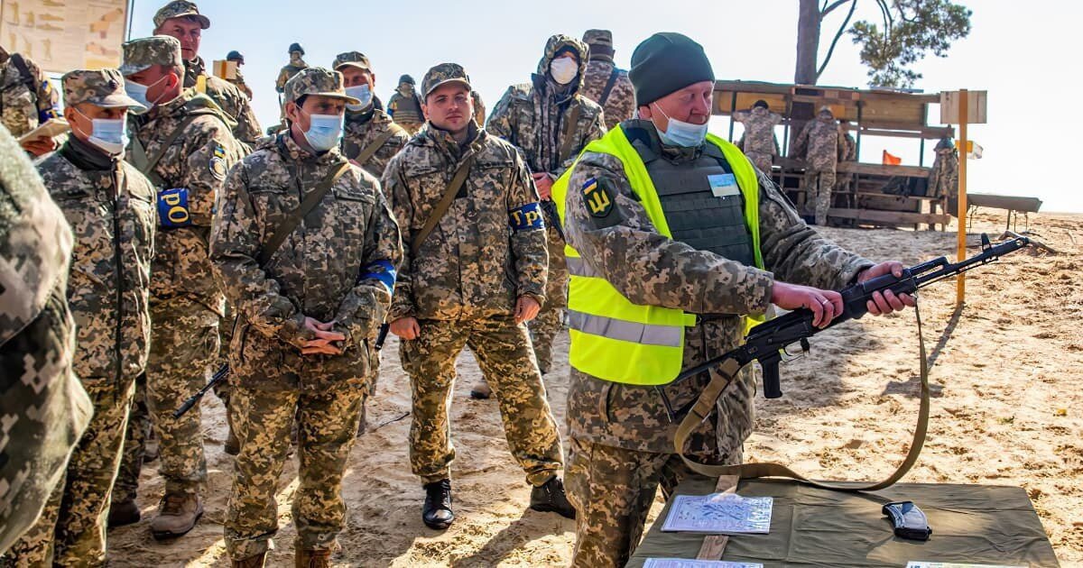 Так победим: Чиновники украли у военных миллионы, обмундирование и тушенку