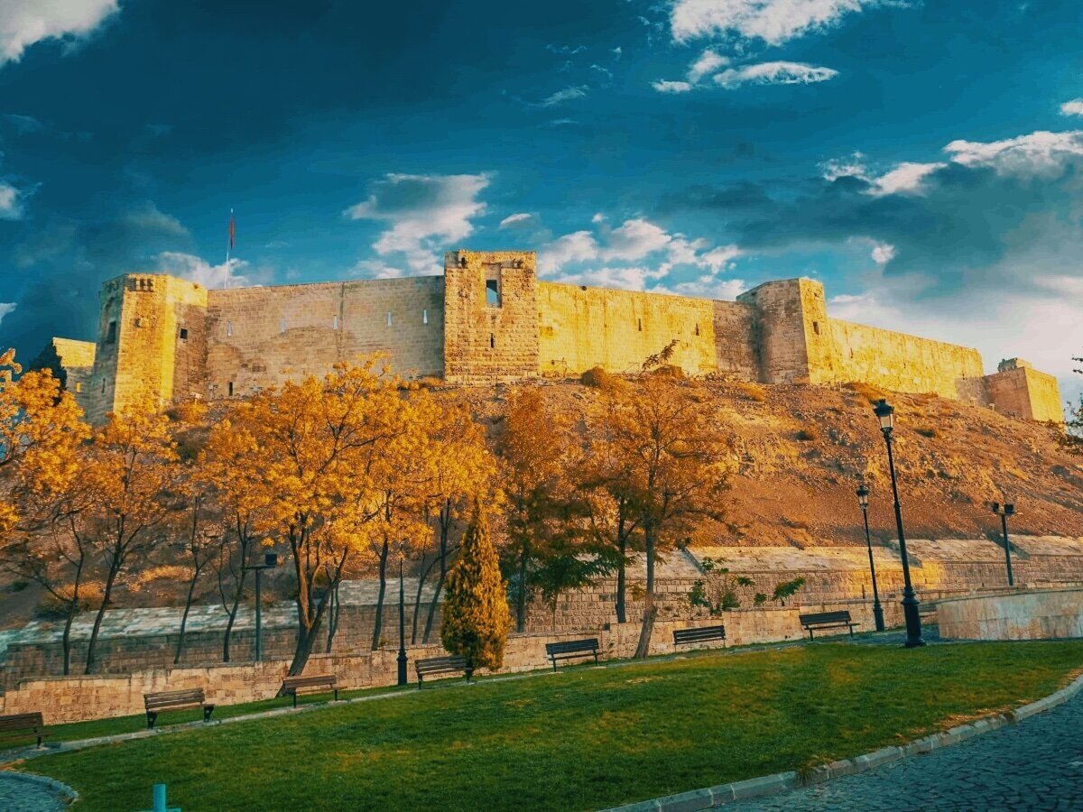 Крепость Газиантепа, разрушенная из-за землетрясения в Турции, уже не раз перестраивалась