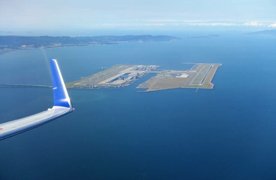 Как в Японии построили аэропорт прямо посреди моря