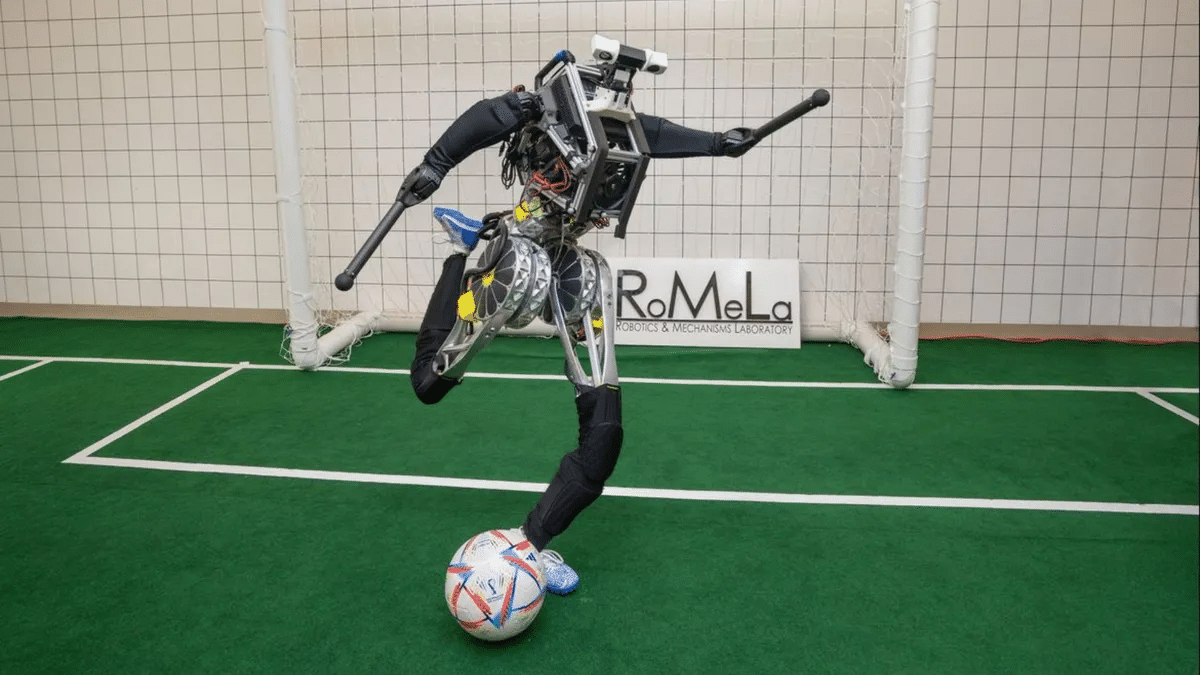 «Самый быстрый» робот-гуманоид в мире готовится к футбольному турниру