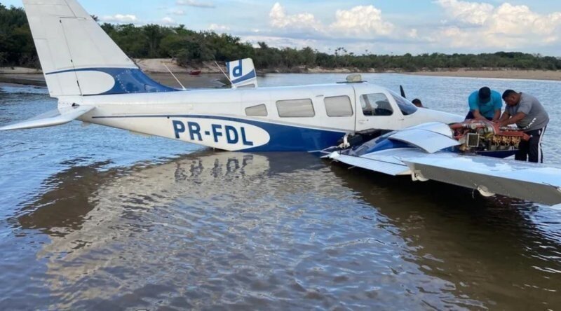 Аварийное приводнение легкомоторного самолёта в Бразилии