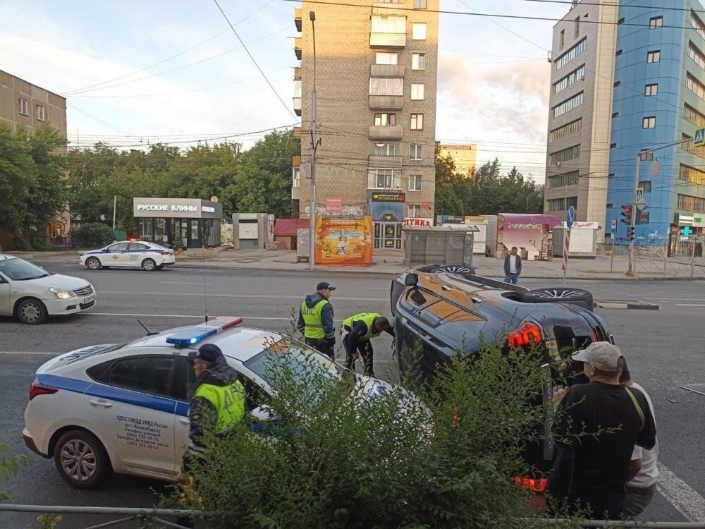 Перевернулась при попытке скрыться от ДПС