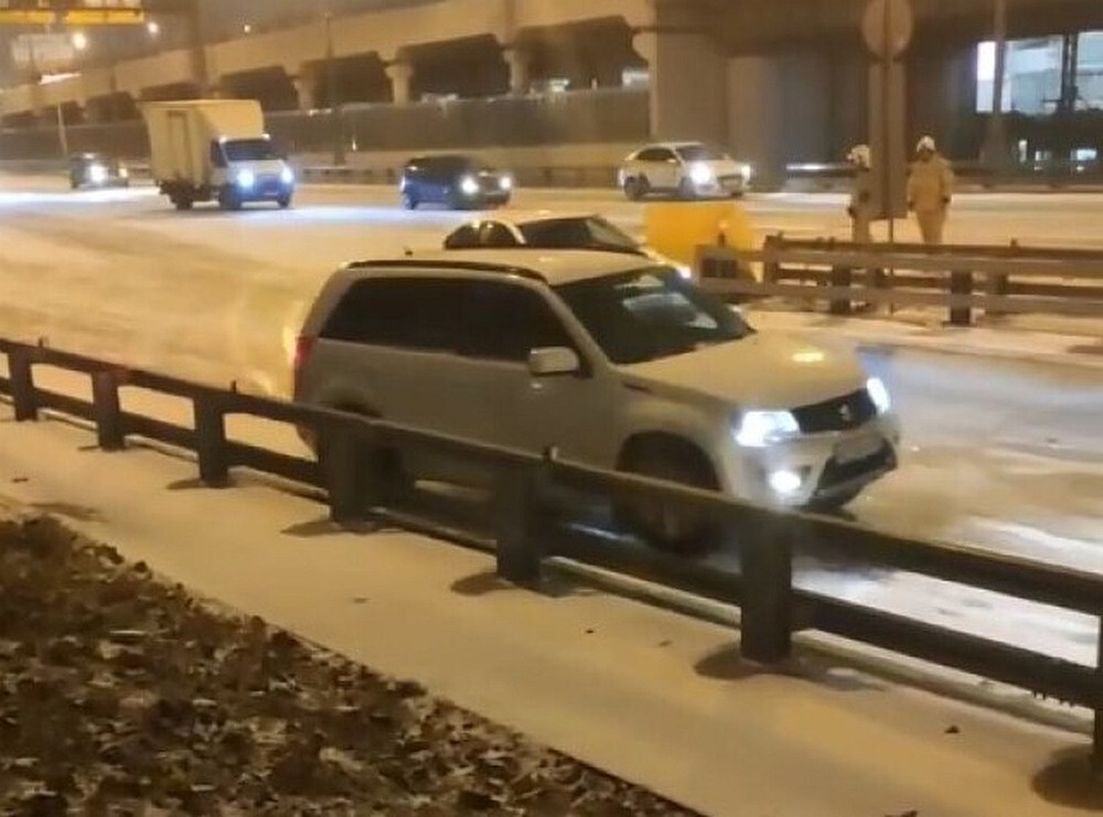 В Москве на ТТК собралось 16 автомобилей на "празднование" дня жестянщика