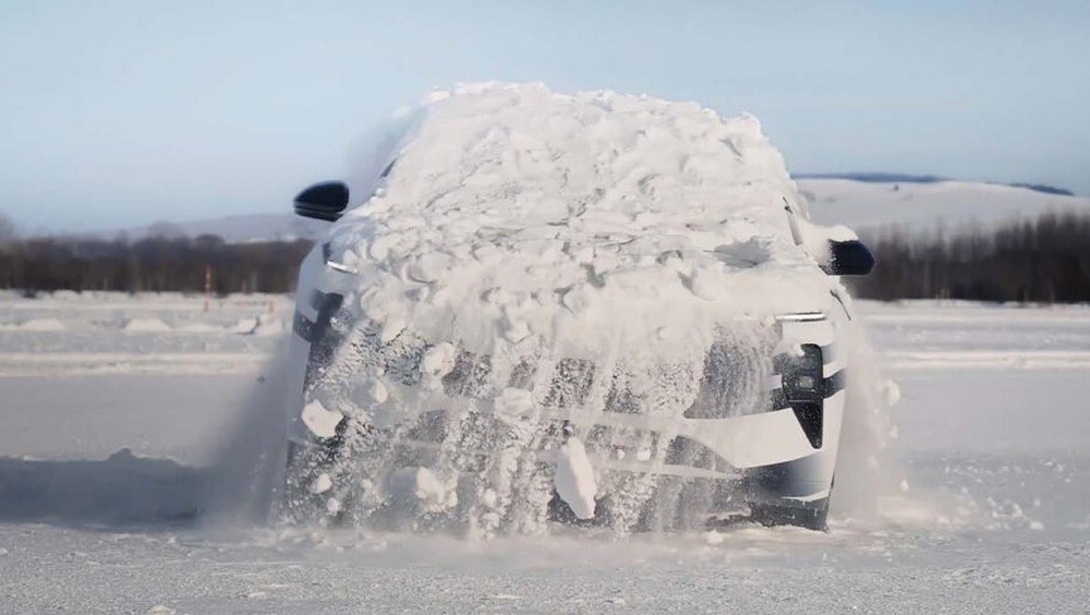 Китайский автомобиль, который умеет стряхивать снег