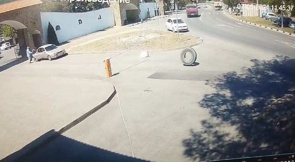 Отвалившееся колесо сбило пешеходов