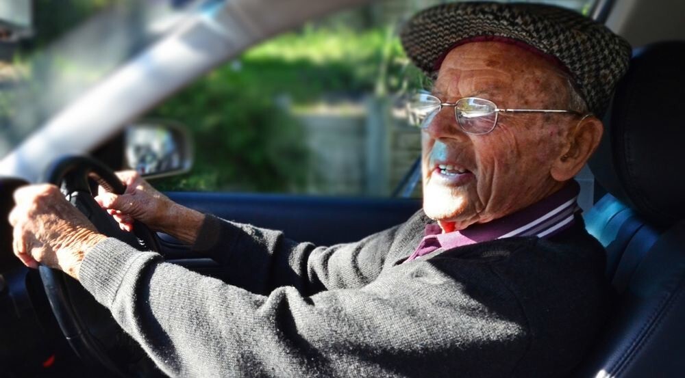 Старикам хотят запретить водить автомобиль