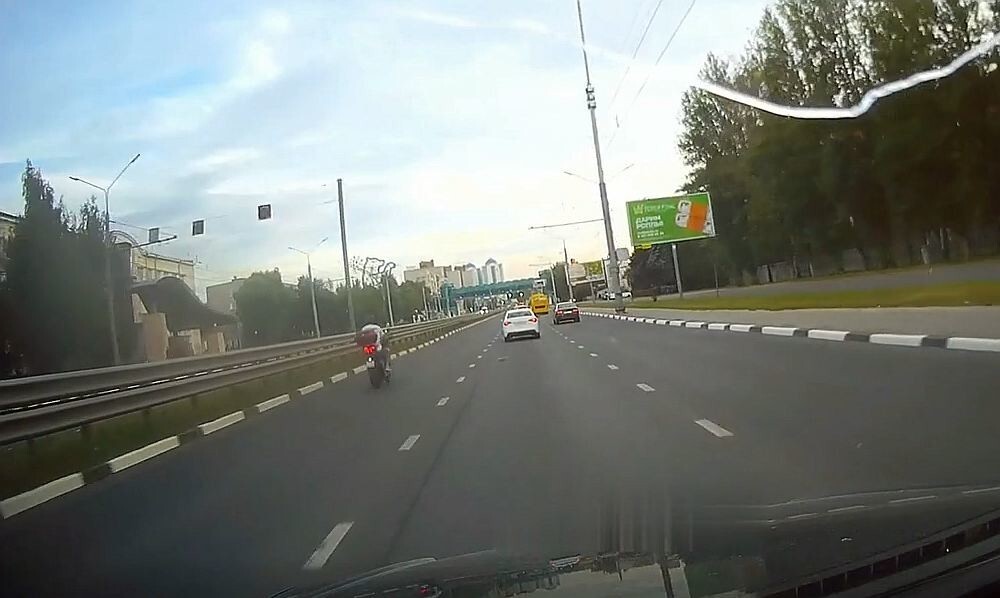 Летящий вдаль беспечный ангел