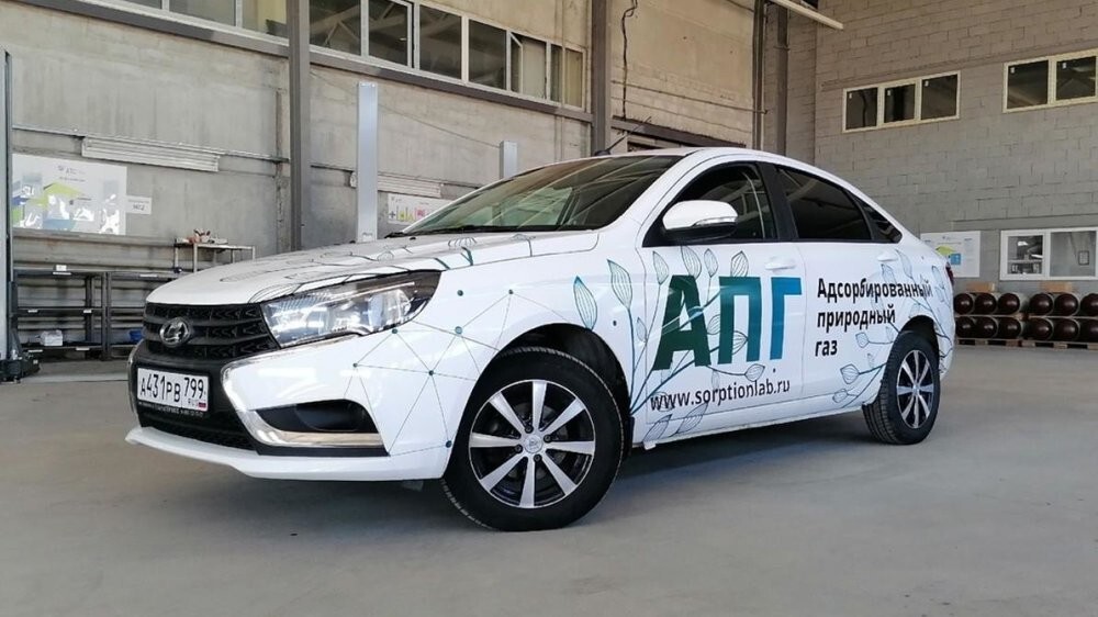 АвтоВАЗ представил безопасную битопливную Lada Vesta