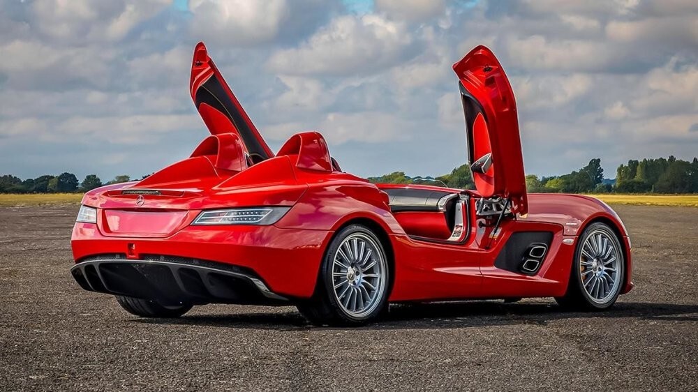 За редкий экстремальный спидстер  Mercedes SLR McLaren Stirling Moss выложили 3,2 миллиона евро
