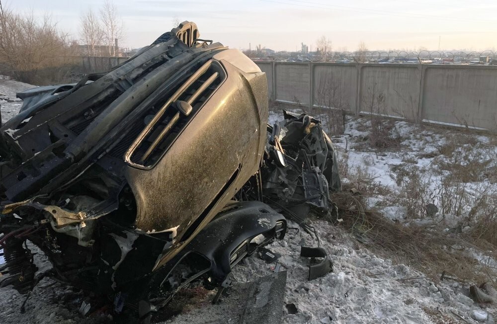 Ученик автошколы разбил свой автомобиль об столб