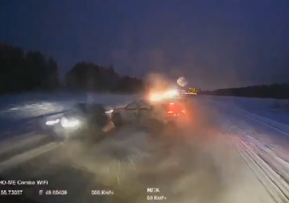 Самоуверенность закончилась на ДТП с 4 автомобилями