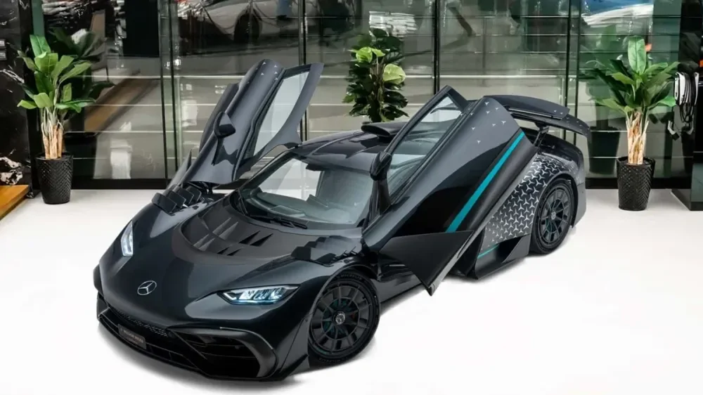 В России выставили на продажу очень редкий гиперкар Mercedes-AMG One за 485 миллионов рублей