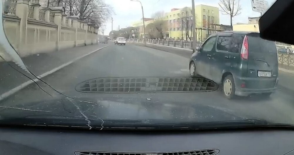 Знаменитая "Помеха справа"