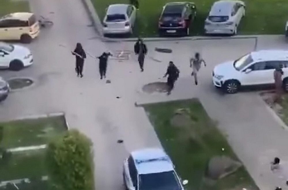 Мигранты показали полиции, кто в Париже хозяин