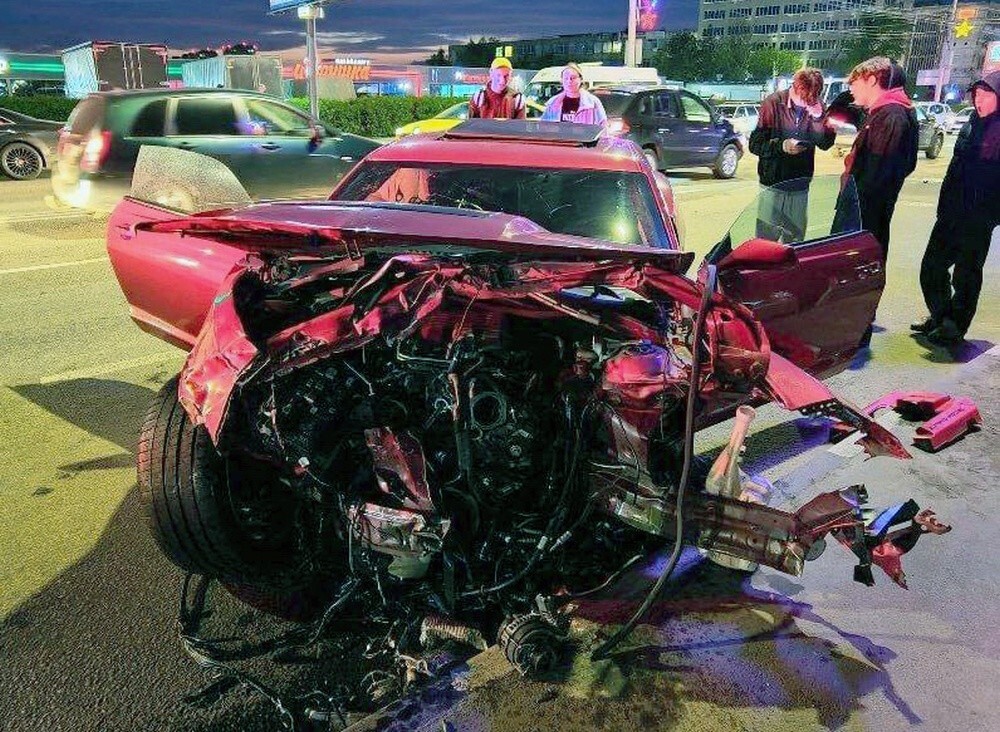 В Туле депутат на Chevrolet Camaro вылетел на встречную полосу и устроил массовое ДТП