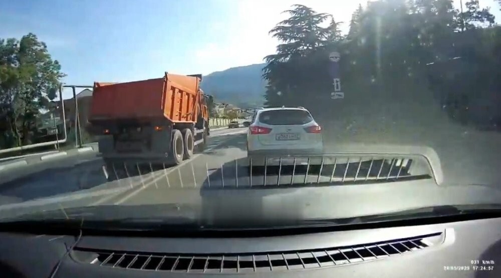 Встреча двух "баранов" на серпантине