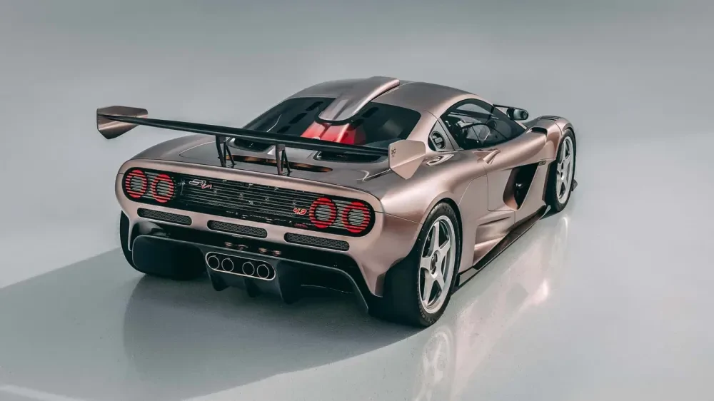 Создатель McLaren F1 представил два новых суперкара с V12