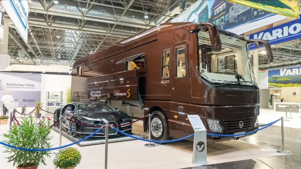 Ультрадорогой дом на колёсах с Bugatti в комплекте подешевел вдвое