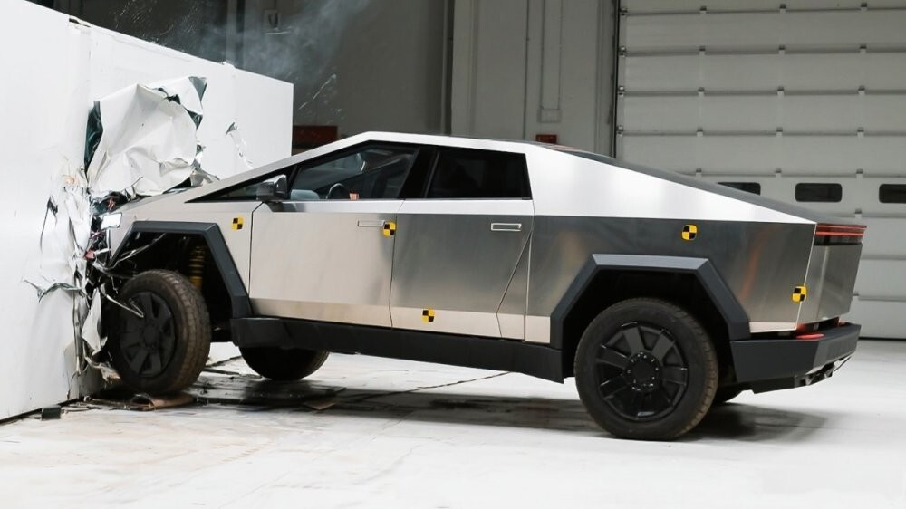 Миллионы автомобилей Tesla проверят из-за участившихся аварий