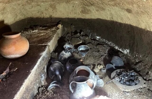 В Италии найдена нетронутая этрусская гробница с остатками последней трапезы