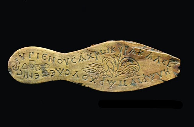Древние сандалии с пожеланием женщинам нашли в Турции