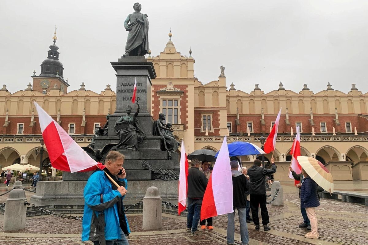 Польские националисты прогнали укронацистов из центра Кракова