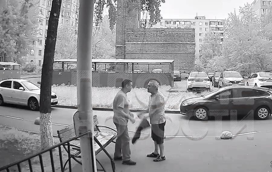 В Казани местный попрошайка затребовал мелочь на пиво, а в итоге получил по лицу от старика