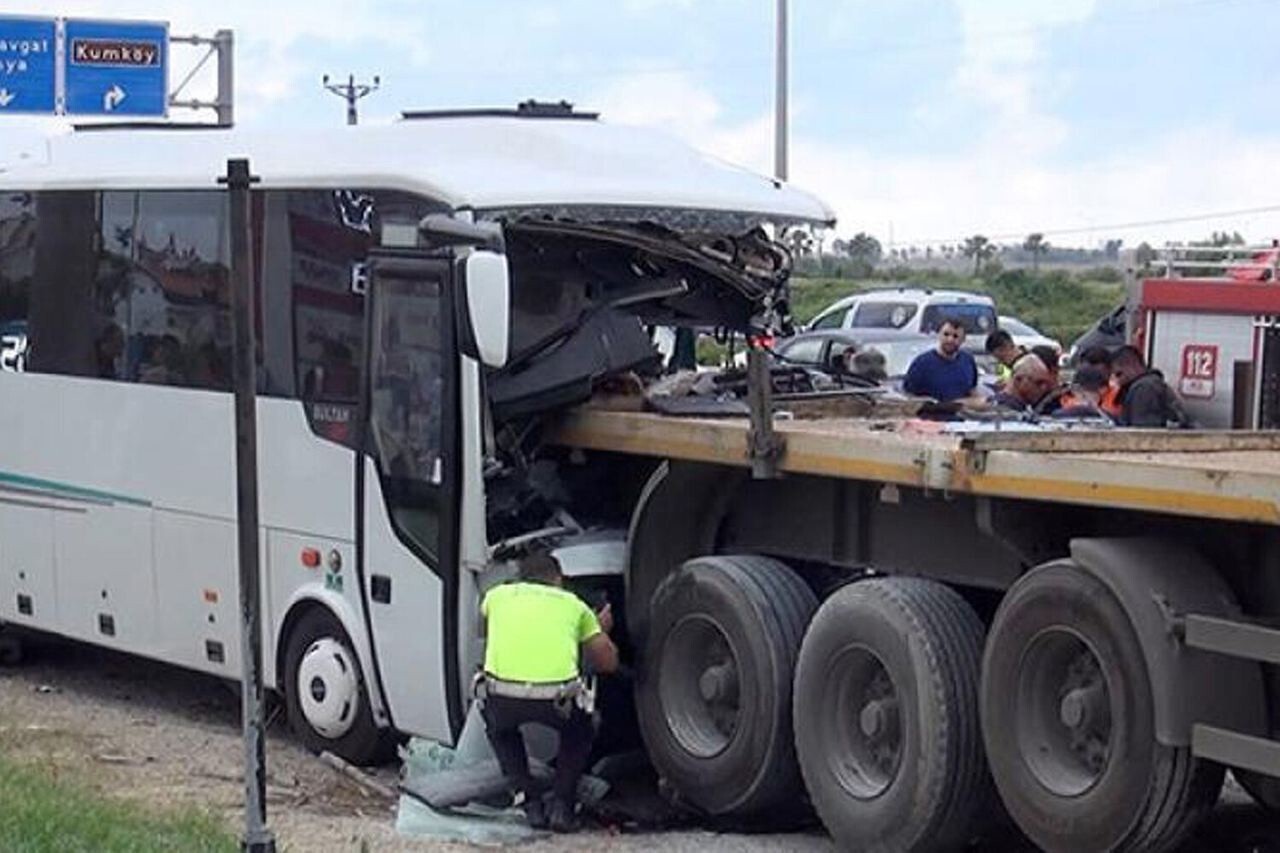 Проклятое место. Автобус с россиянами разбился в Турции на хайвее D-400 по дороге в аэропорт Анталии