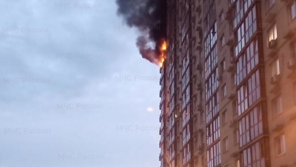В Королёве во время пожара в многоэтажке погибли подросток и спасатель