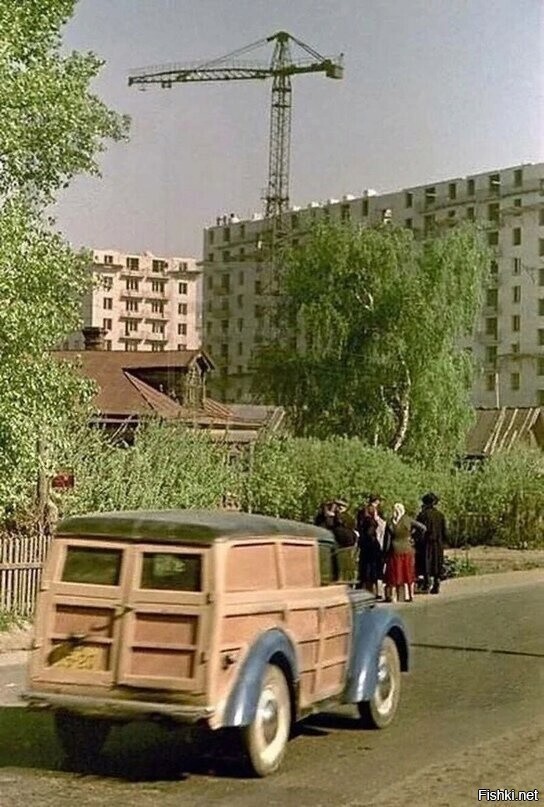Москвич 400-422 с деревянным кузовом, в народе именуемый "Буратино"