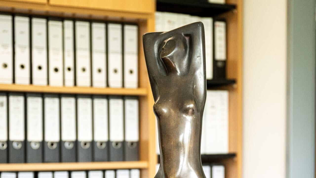 В немецком университете демонтировали скульптуру из-за "устаревшего образа женственности"