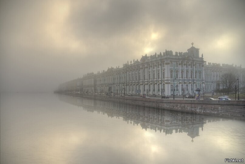 Эрмитаж (Зимний Дворец) в тумане, Санкт-Петербург