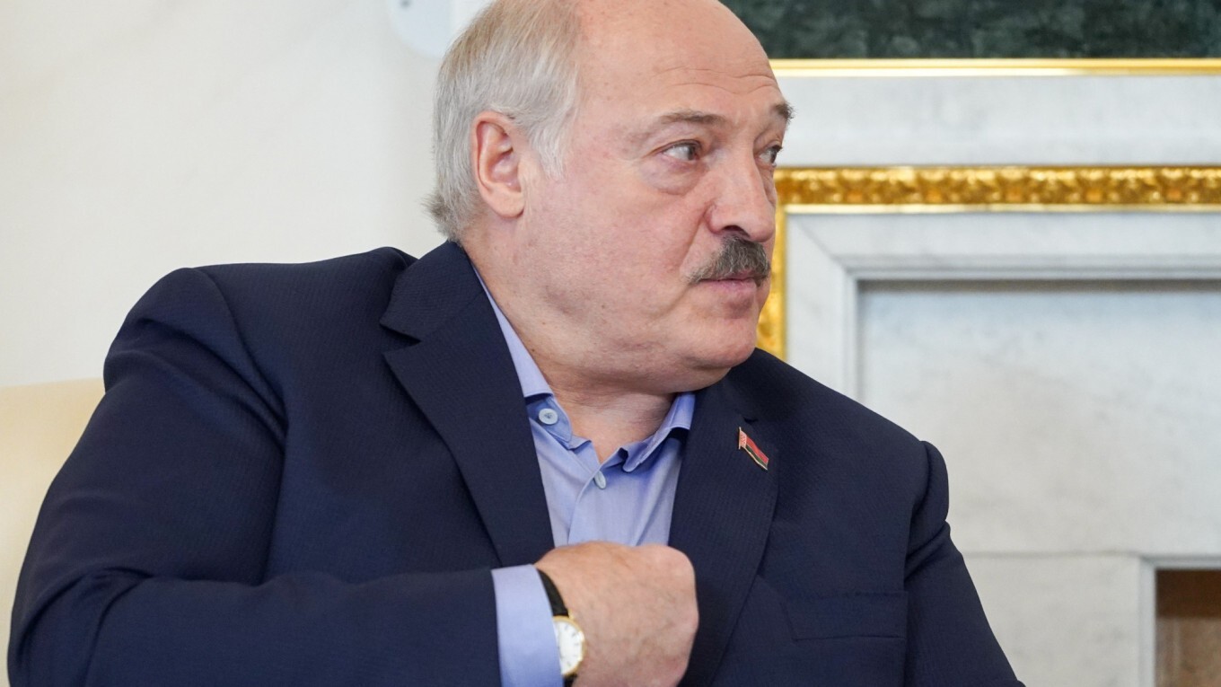 Лукашенко заявил Путину, что вагнеровцы хотят на Запад