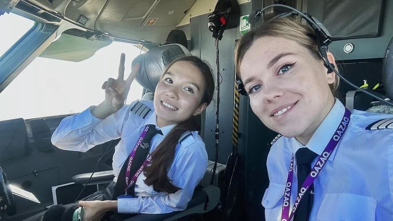 В Казахстане появился первый в истории страны женский экипаж пассажирского самолёта
