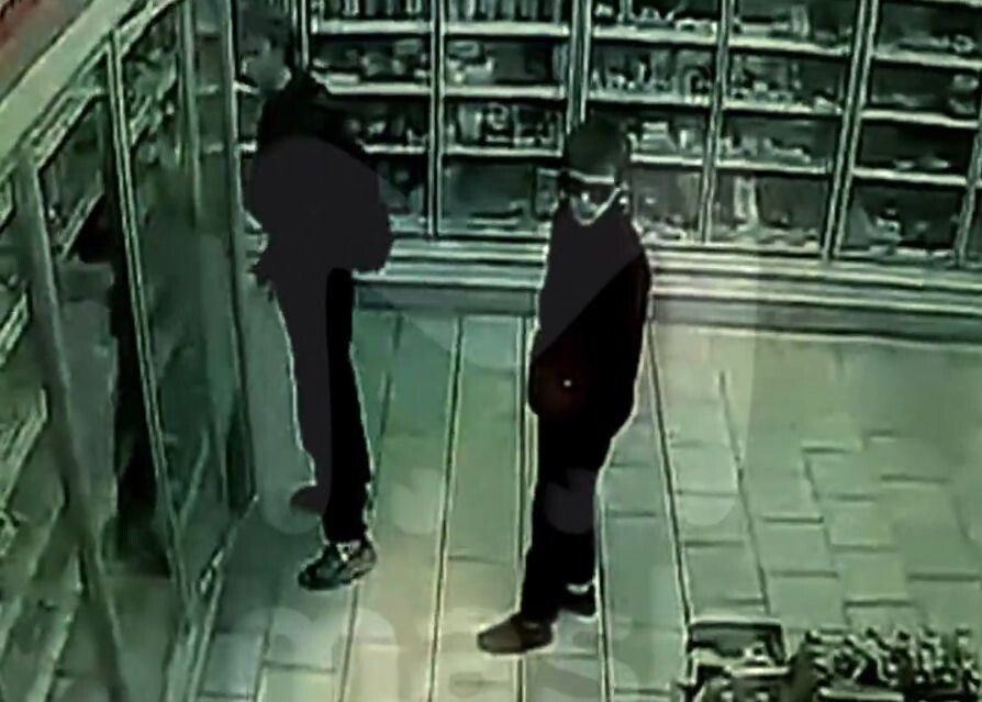 Нео и Морфеус: подростки избили продавщицу продуктового в Петербурге и украли кусок мяса