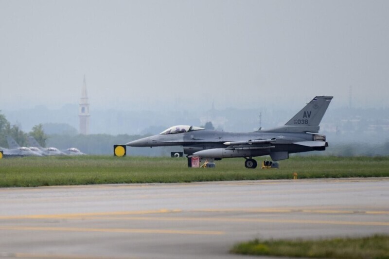 Контрнаступ без F-16: США заставляют ВСУ воевать без авиационной поддержки