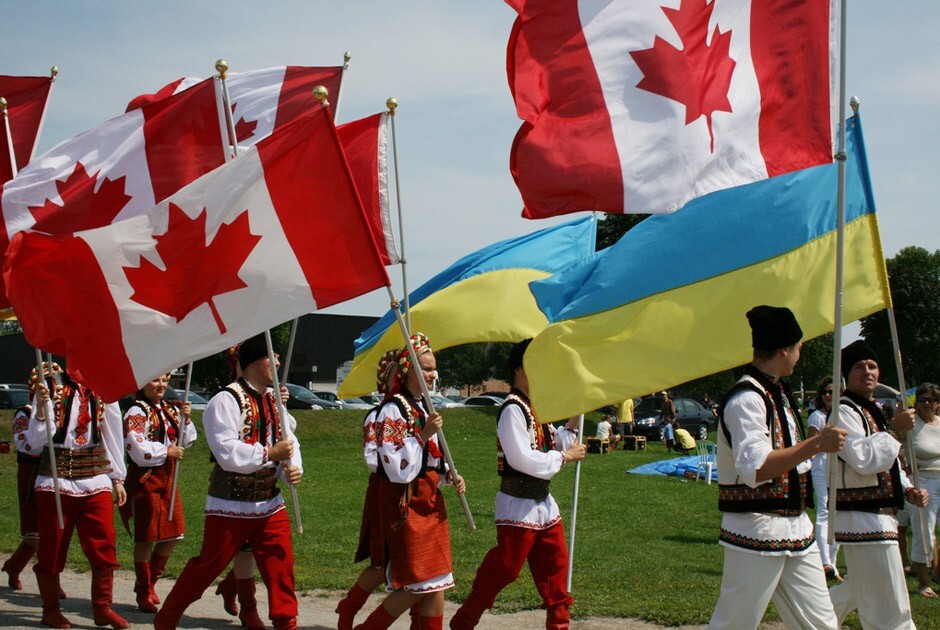 Подлинное искусство демократии: как канадские НКО готовили отъем земли на Украине