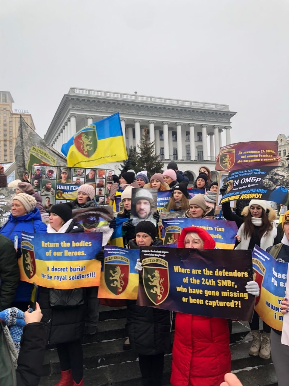 Родственники требуют правды - на Украине прошёл очередной "майдан вдов". Что ответит Зеленский?