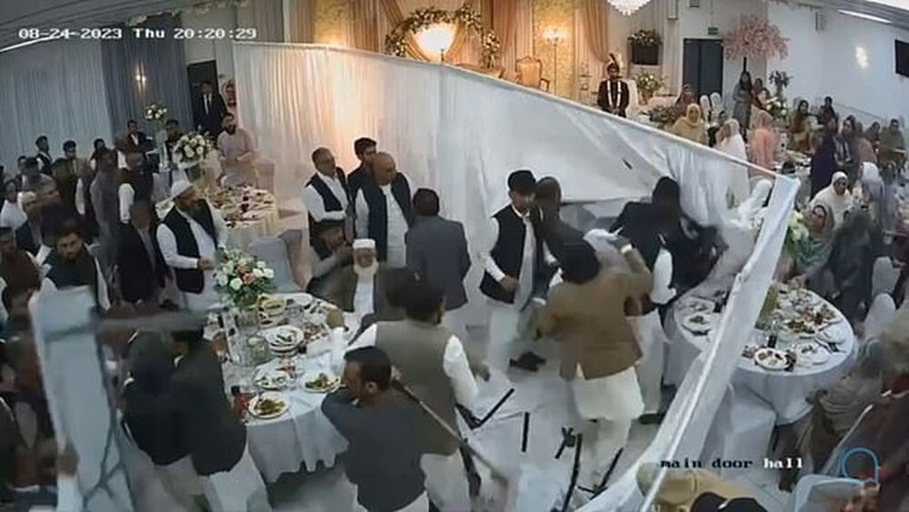 Массовая драка на пакистанской свадьбе попала на видео&nbsp;