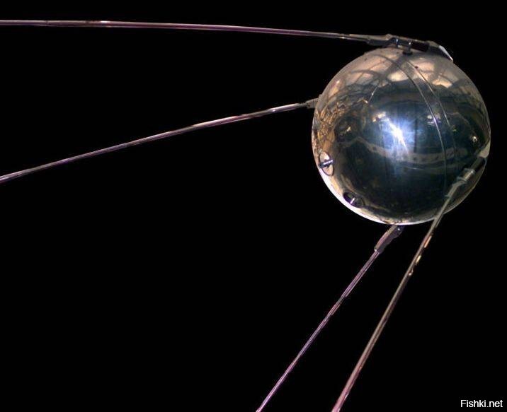 Спутник, ставший первым искусственным небесным телом, был выведен на орбиту 4...