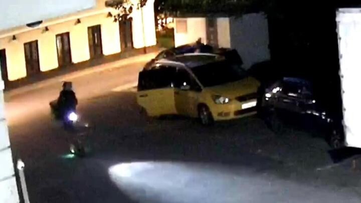 В Москве пассажир такси отказался платить за проезд и похитил у водителя более 70 тысяч рублей